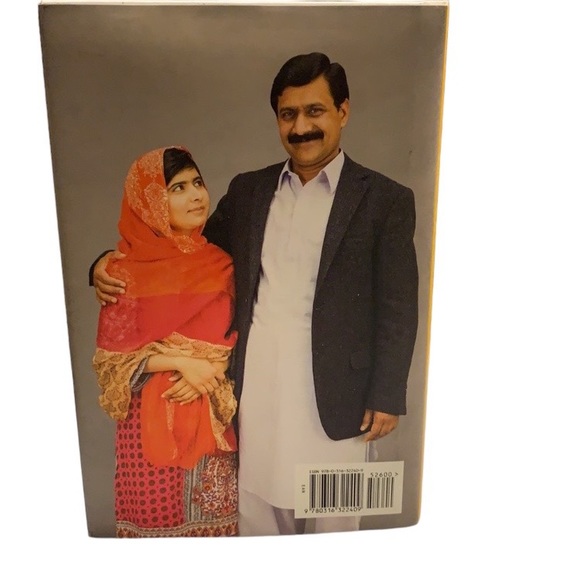 ☄️2/$15☄️ Biography. I am Malala - Picture 4 of 6